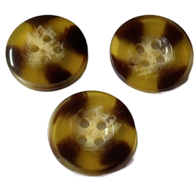 Kancing Mantel Tanduk Imitasi Resin 20mm 4 Lubang Berlaku Untuk Sweater Mantel Wanita