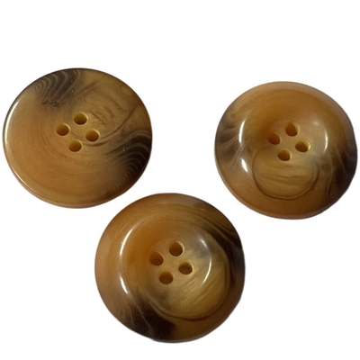 19mm Empat Lubang Tombol Mantel Plastik Efek Tanduk Tombol Plastik Bulat Coklat