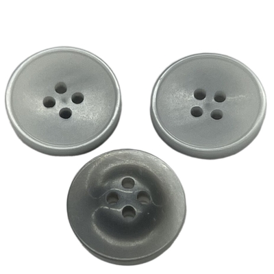 ODM Warna Perak Resin Fancy Plastic Buttons 4-Lubang Dalam Penggunaan 26L Untuk Kemeja Mantel