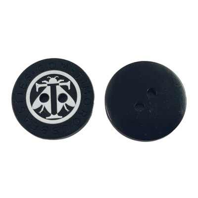 Silk Printed Plastic Resin Buttons Logo Terukir Blus Mantel Tombol Empat Lubang Di 32L Untuk Pakaian
