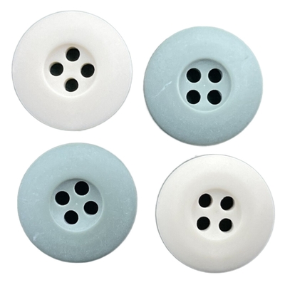 Empat Lubang Internal Dye Chalk Plastic Resin Buttons Matt Finished Customized Color Untuk Pakaian