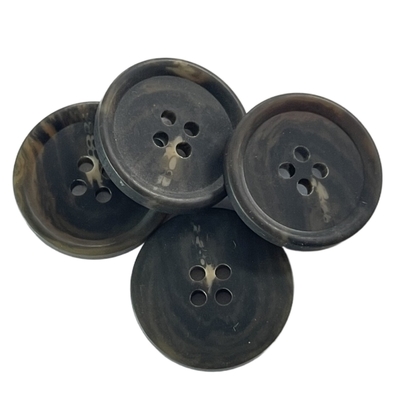 Round Matte Finished Plastic Coat Faux Horn Buttons Dengan Rim 36L Empat Lubang