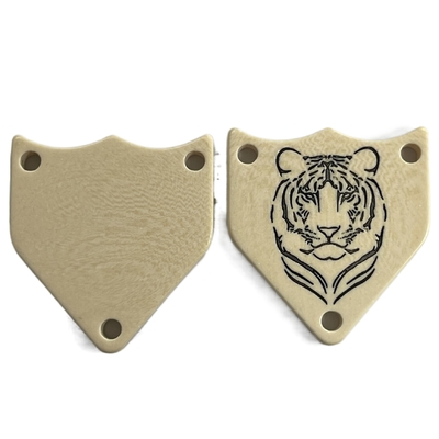 Tombol Plastik Mewah Pentagon 3 Lubang Terukir Logo Harimau Terukir Di