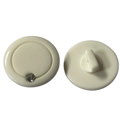 Desain Cincin Kancing Dekoratif Resin Plastik Dengan Berlian Palsu Di Wajah 30L