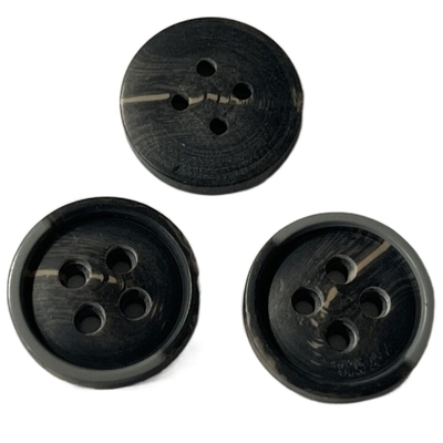 Pakaian Luar Mantel 15mm Empat Lubang Kancing Tanduk Imitasi Dengan Rim