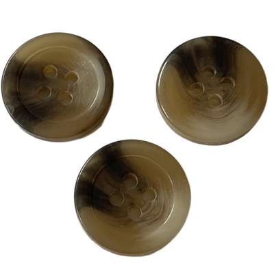 11/16 &quot;4 Lubang Plastik Faux Horn Buttons ODM Warna Digunakan Untuk Mantel Wanita