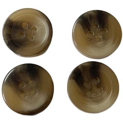 11/16 &quot;4 Lubang Plastik Faux Horn Buttons ODM Warna Digunakan Untuk Mantel Wanita