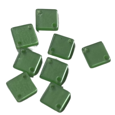 Tombol persegi kustom Warna Hijau Fancy Resin 2-Lubang Dalam 6*6mm Digunakan Untuk DIY